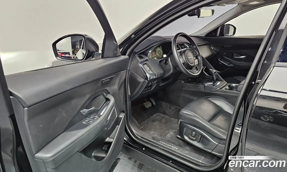 Jaguar E-Pace 2018 2.0 автомат (гидро), фото 13