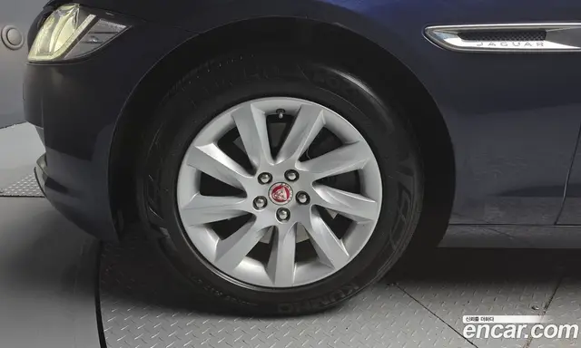 Jaguar XF 2016 2.0 автомат (гидро), миниатюра 5 Jaguar XF 2016 2.0 автомат (гидро), миниатюра 5