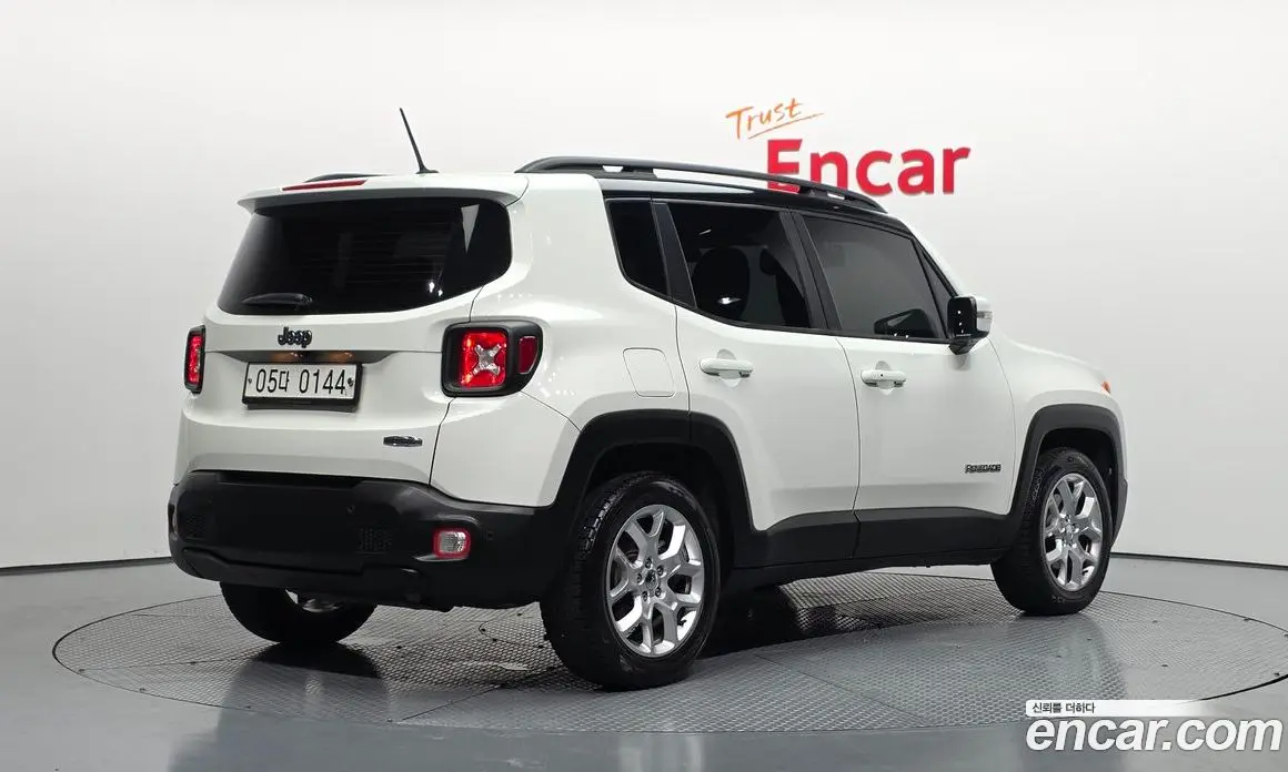 Jeep Renegade 2016 2.4 автомат (гидро), фото 2 Jeep Renegade 2016 2.4 автомат (гидро), фото 2