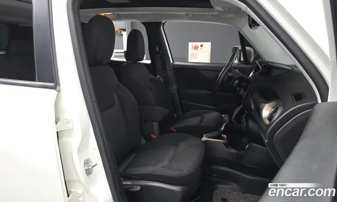Jeep Renegade 2016 2.4 автомат (гидро), фото 11 Jeep Renegade 2016 2.4 автомат (гидро), фото 11