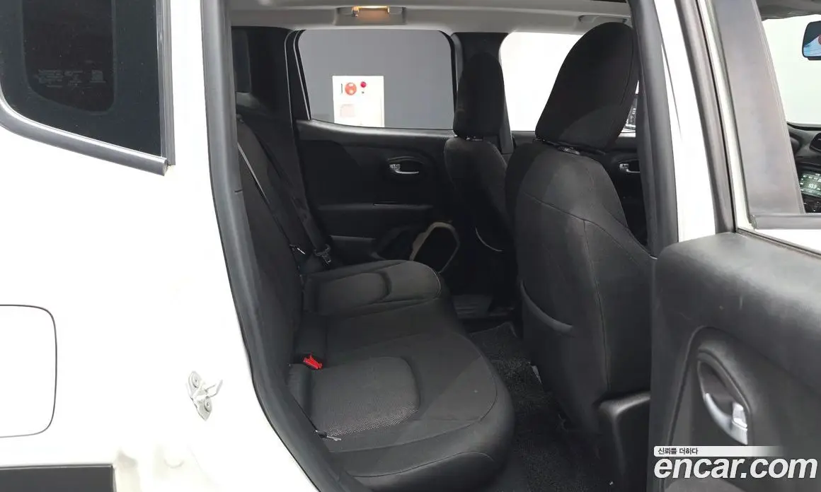 Jeep Renegade 2016 2.4 автомат (гидро), фото 12 Jeep Renegade 2016 2.4 автомат (гидро), фото 12