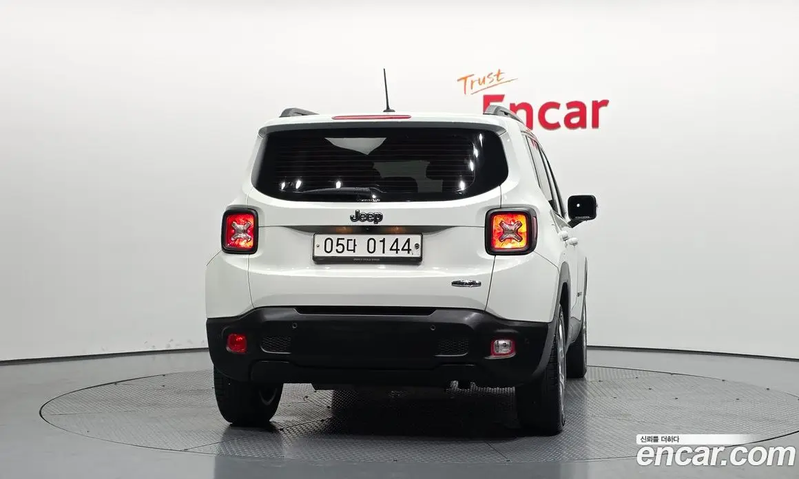 Jeep Renegade 2016 2.4 автомат (гидро), фото 4 Jeep Renegade 2016 2.4 автомат (гидро), фото 4