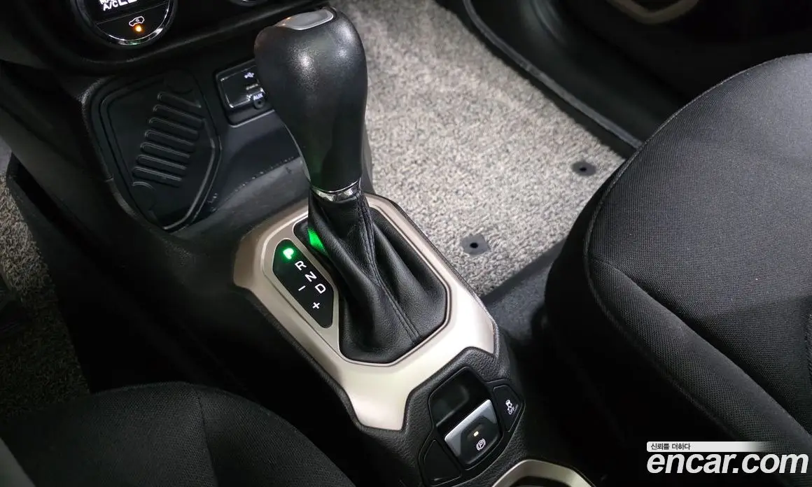 Jeep Renegade 2016 2.4 автомат (гидро), фото 9 Jeep Renegade 2016 2.4 автомат (гидро), фото 9
