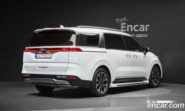 Kia Carnival 2023 3.5 автомат (гидро), миниатюра 1 Kia Carnival 2023 3.5 автомат (гидро), миниатюра 1