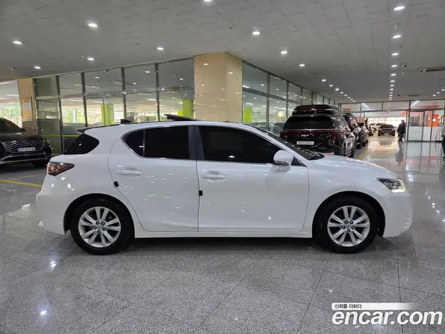 Lexus CT200h 2015 1.8 автомат (гидро), миниатюра 5 Lexus CT200h 2015 1.8 автомат (гидро), миниатюра 5
