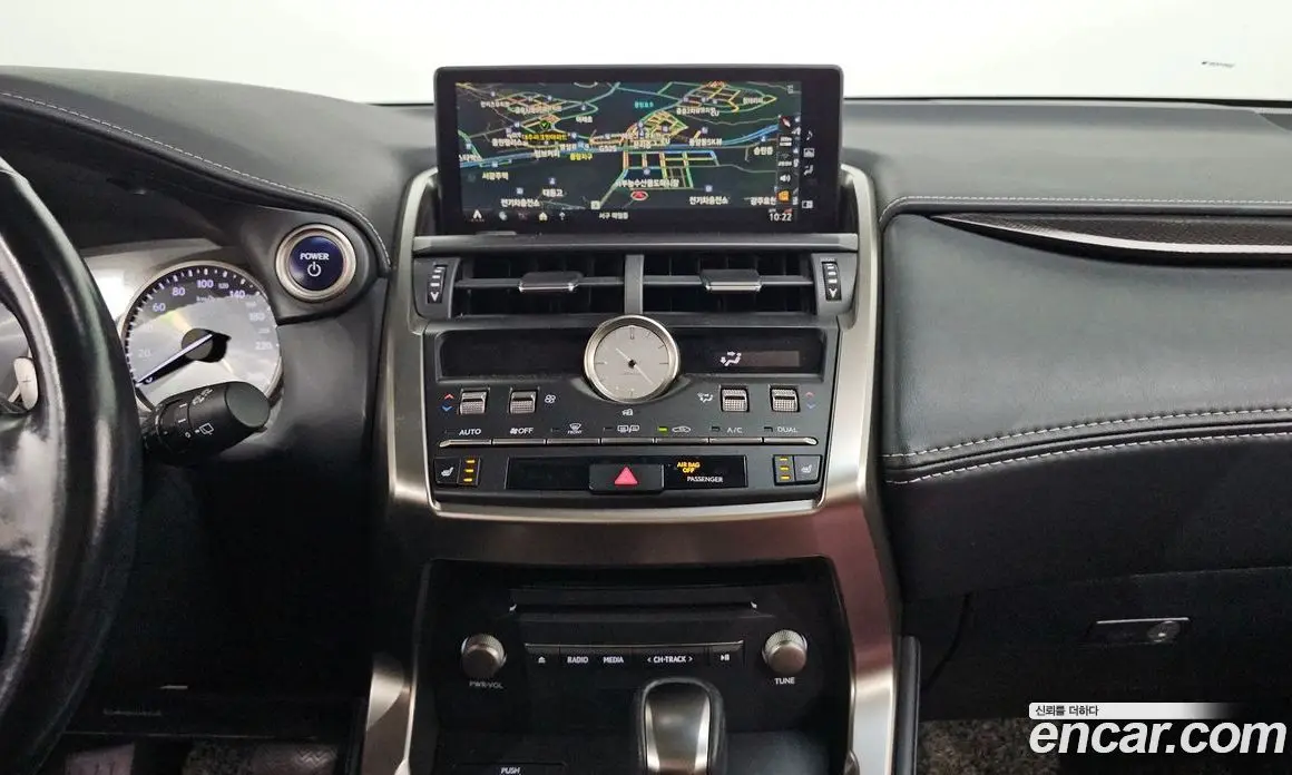 Lexus NX 2018 2.5 автомат (гидро), фото 18 Lexus NX 2018 2.5 автомат (гидро), фото 18