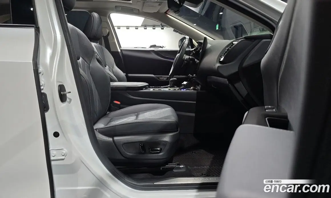 Lexus NX 2024 2.5 автомат (гидро), фото 16 Lexus NX 2024 2.5 автомат (гидро), фото 16