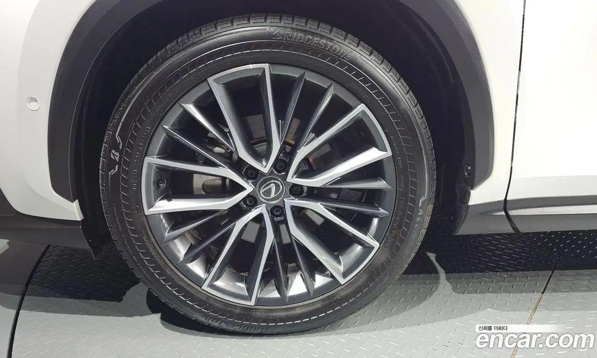 Lexus NX 2024 2.5 автомат (гидро), фото 5 Lexus NX 2024 2.5 автомат (гидро), фото 5