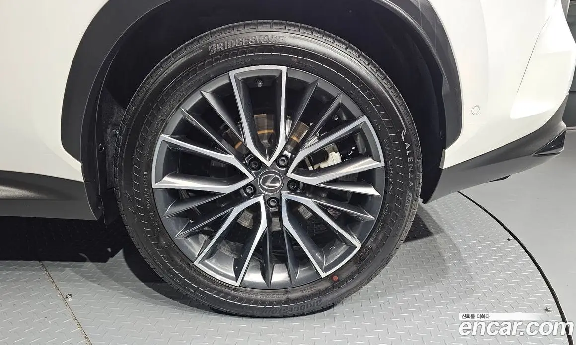 Lexus NX 2024 2.5 автомат (гидро), фото 7 Lexus NX 2024 2.5 автомат (гидро), фото 7