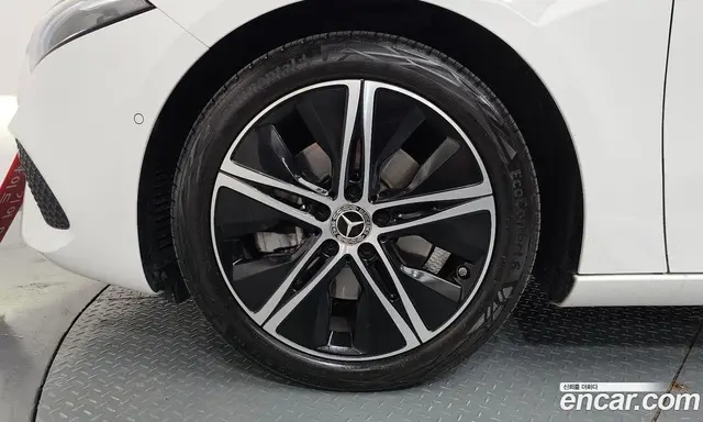 Mercedes-Benz A-Class 2024 2.0 автомат (гидро), миниатюра 5