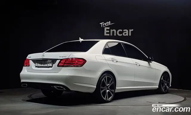Mercedes-Benz E-Class 2015 2.1 автомат (гидро), миниатюра 2