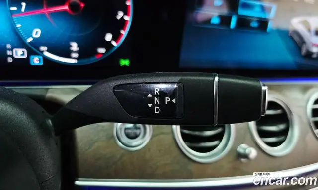 Mercedes-Benz E-Class 2022 2.0 автомат (гидро), миниатюра 12