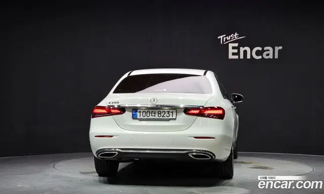 Mercedes-Benz E-Class 2023 2.0 автомат (гидро), миниатюра 4 Mercedes-Benz E-Class 2023 2.0 автомат (гидро), миниатюра 4