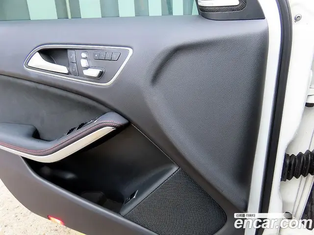 Mercedes-Benz GLA-Class 2019 2.0 автомат (гидро), миниатюра 11 Mercedes-Benz GLA-Class 2019 2.0 автомат (гидро), миниатюра 11