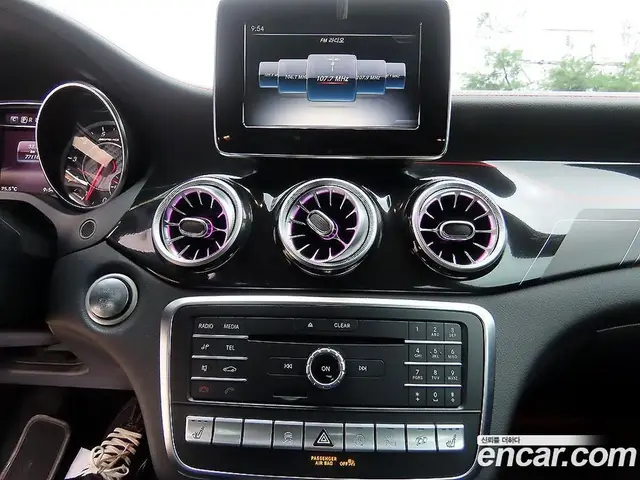 Mercedes-Benz GLA-Class 2019 2.0 автомат (гидро), миниатюра 12