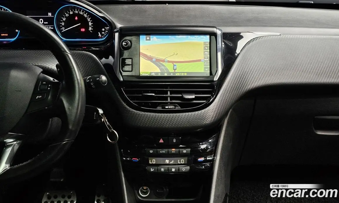 Peugeot 2008 2017 1.6 автомат (гидро), фото 16 Peugeot 2008 2017 1.6 автомат (гидро), фото 16
