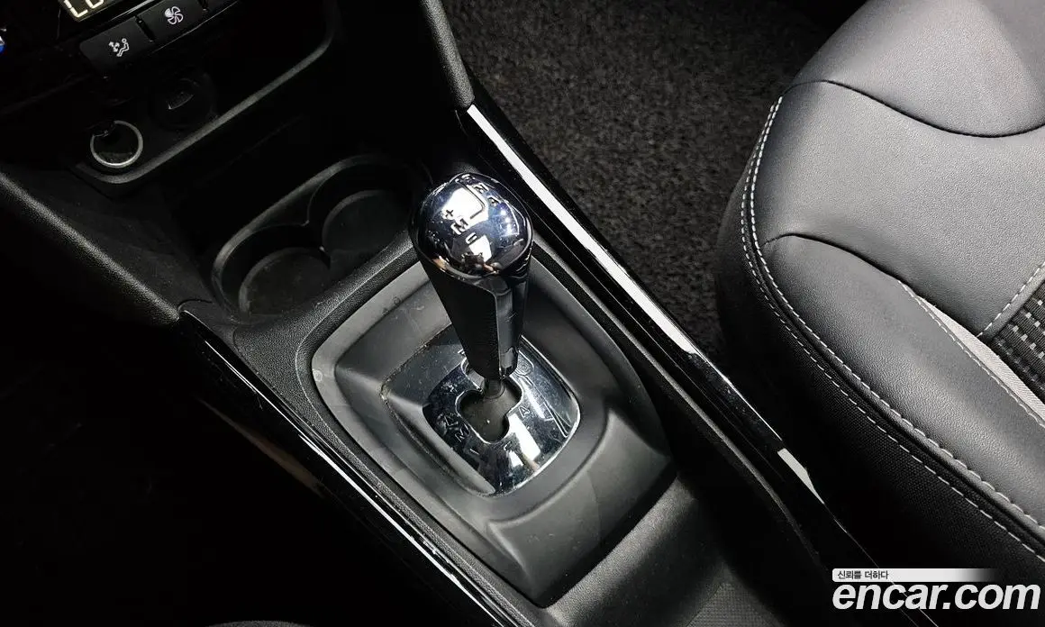 Peugeot 2008 2017 1.6 автомат (гидро), фото 9 Peugeot 2008 2017 1.6 автомат (гидро), фото 9