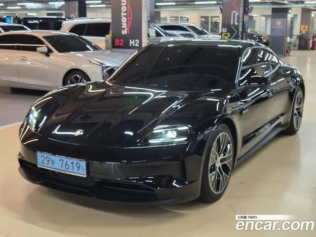 Porsche Taycan, 2025, 2 995 км Porsche Taycan, 2025, 2 995 км