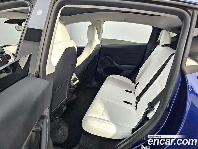 Tesla Model Y 2024 0.1 автомат (гидро), миниатюра 8 Tesla Model Y 2024 0.1 автомат (гидро), миниатюра 8