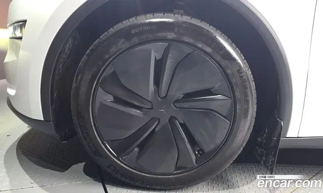 Tesla Model Y 2025 0.2 автомат (гидро), миниатюра 5 Tesla Model Y 2025 0.2 автомат (гидро), миниатюра 5