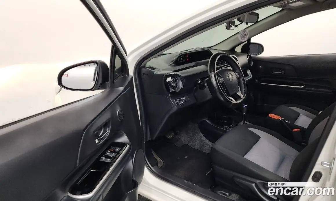 Toyota Prius 2018 1.5 автомат (гидро), фото 13 Toyota Prius 2018 1.5 автомат (гидро), фото 13