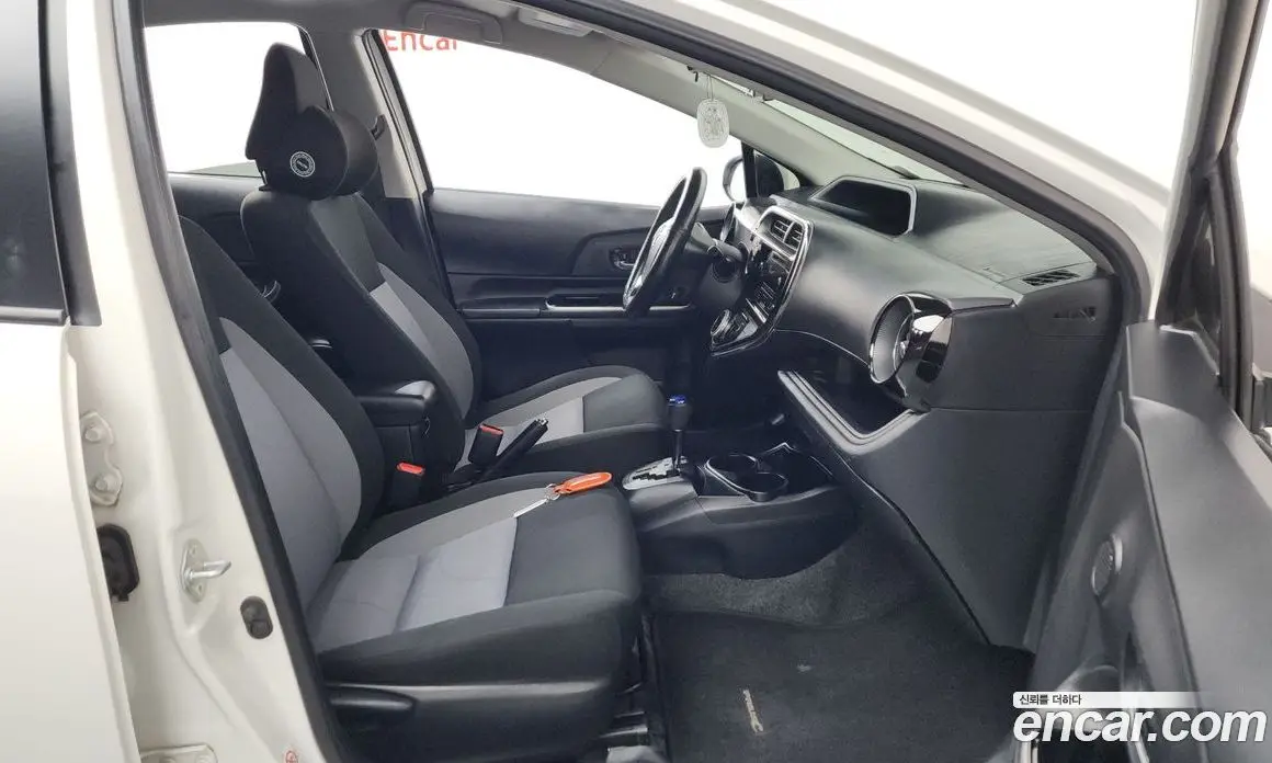Toyota Prius 2018 1.5 автомат (гидро), фото 16 Toyota Prius 2018 1.5 автомат (гидро), фото 16
