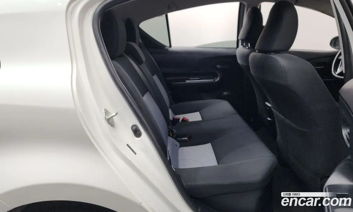 Toyota Prius 2018 1.5 автомат (гидро), фото 17 Toyota Prius 2018 1.5 автомат (гидро), фото 17