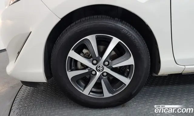 Toyota Prius 2018 1.5 автомат (гидро), миниатюра 5 Toyota Prius 2018 1.5 автомат (гидро), миниатюра 5