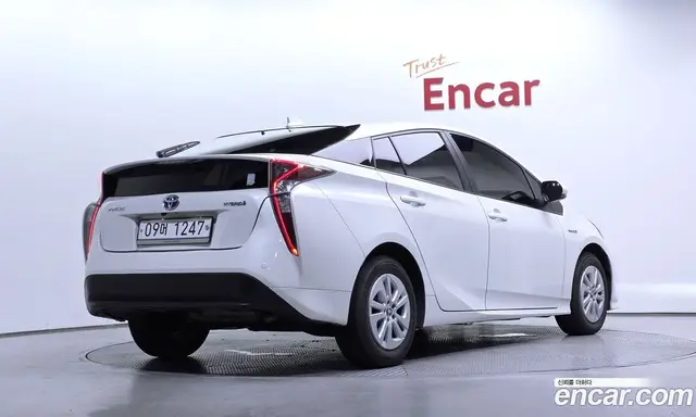 Toyota Prius 2018 1.8 автомат (гидро), миниатюра 2