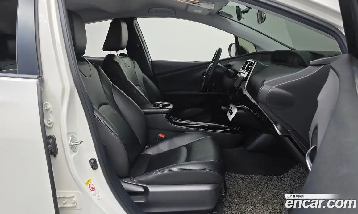 Toyota Prius 2018 1.8 автомат (гидро), фото 11