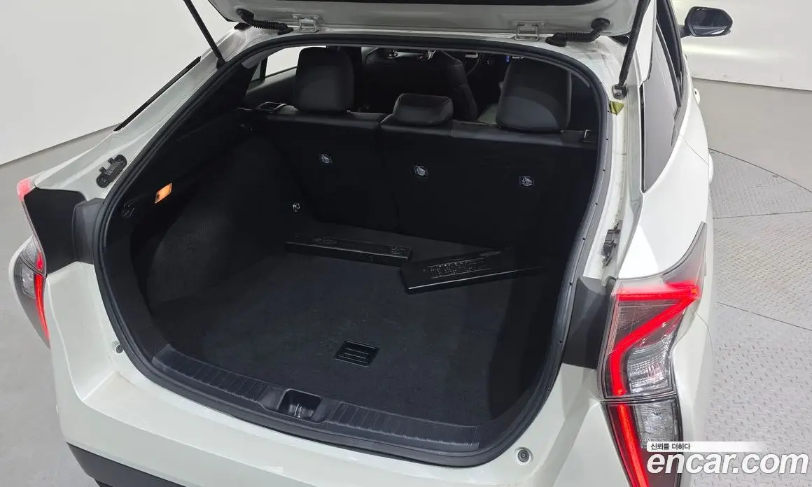 Toyota Prius 2018 1.8 автомат (гидро), фото 20