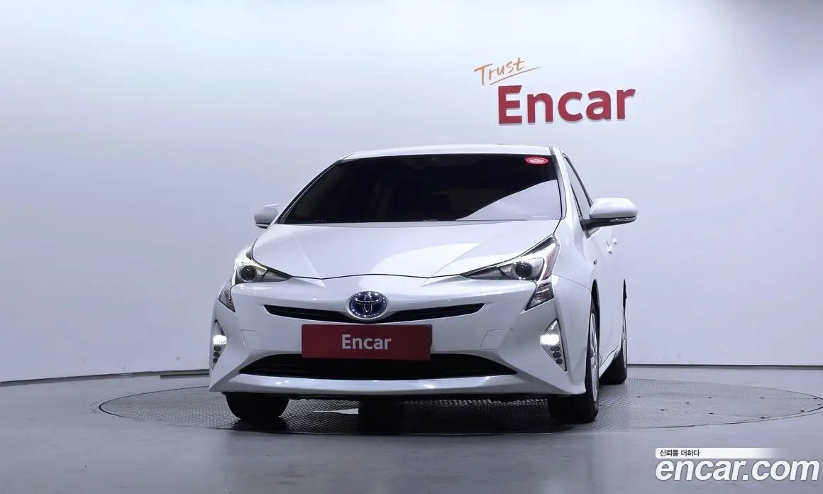 Toyota Prius 2018 1.8 автомат (гидро), фото 3