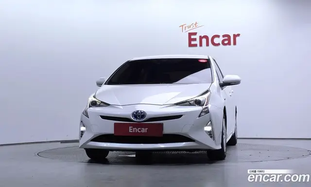 Toyota Prius 2018 1.8 автомат (гидро), миниатюра 3