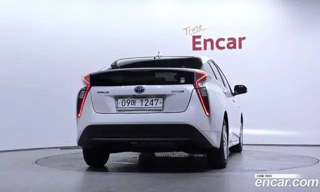 Toyota Prius 2018 1.8 автомат (гидро), миниатюра 4
