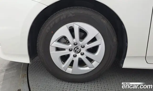 Toyota Prius 2018 1.8 автомат (гидро), миниатюра 5