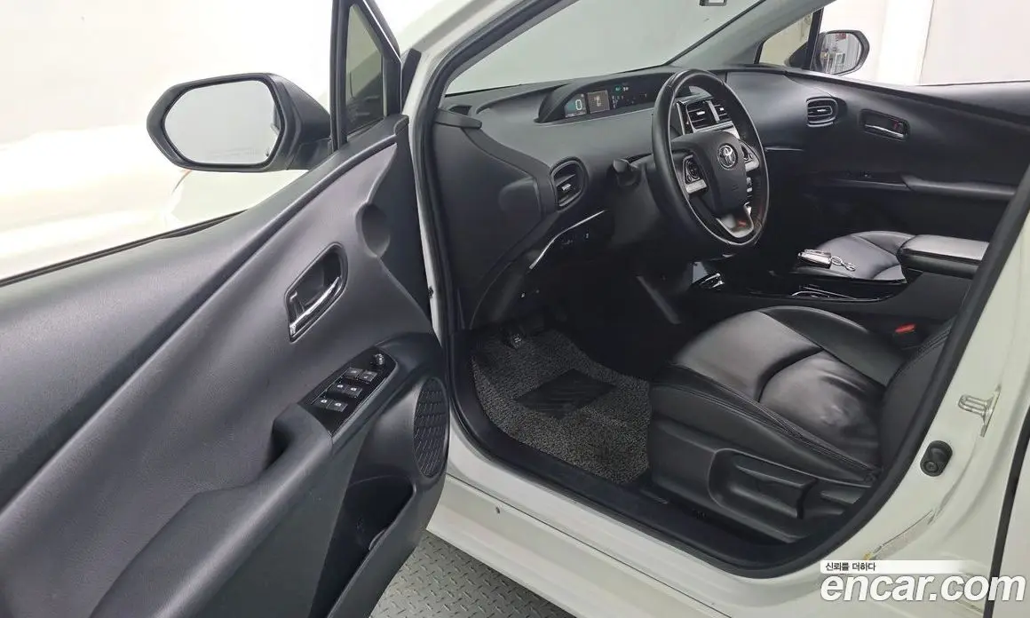 Toyota Prius 2018 1.8 автомат (гидро), фото 10