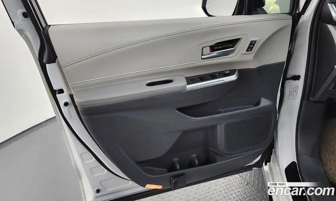 Toyota Sienna 2023 2.5 автомат (гидро), фото 14 Toyota Sienna 2023 2.5 автомат (гидро), фото 14