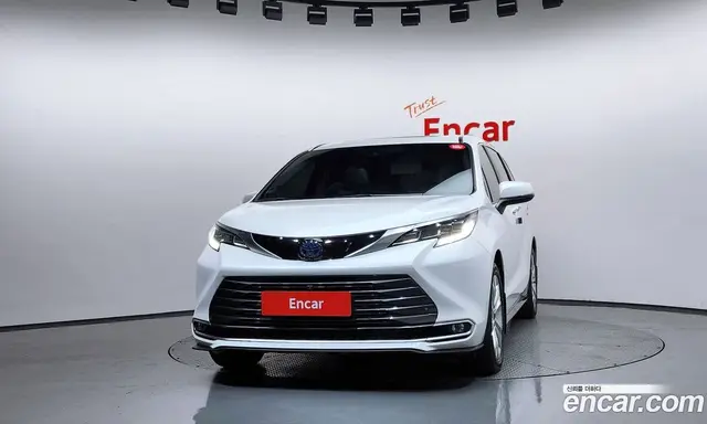 Toyota Sienna 2023 2.5 автомат (гидро), миниатюра 3 Toyota Sienna 2023 2.5 автомат (гидро), миниатюра 3