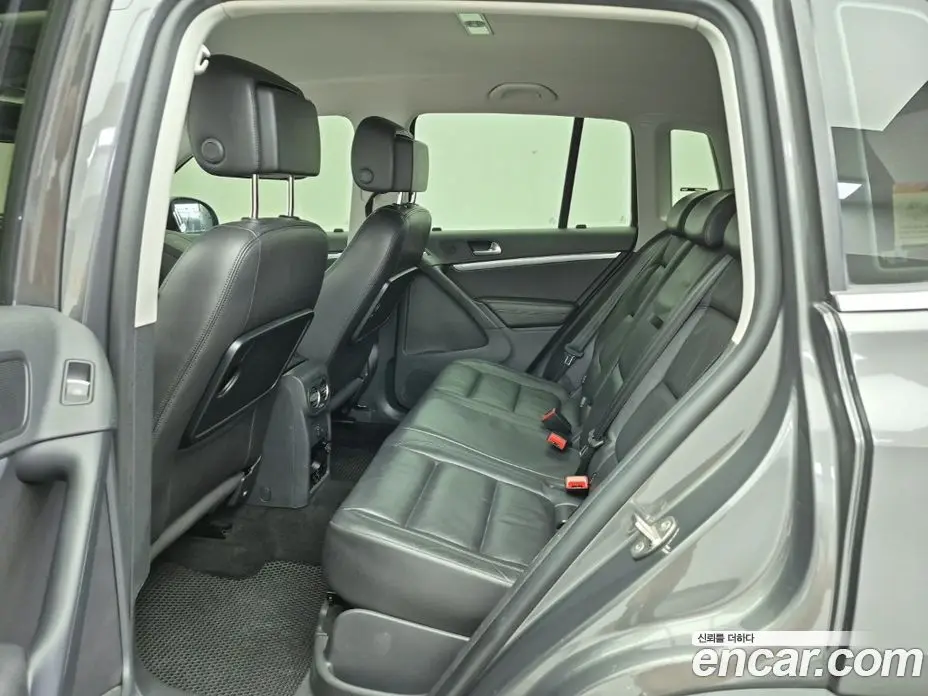 Volkswagen Tiguan 2014 2.0 автомат (гидро), фото 12 Volkswagen Tiguan 2014 2.0 автомат (гидро), фото 12
