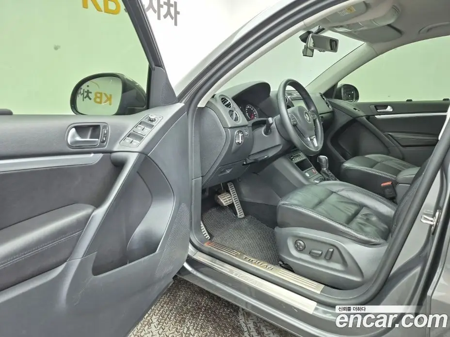 Volkswagen Tiguan 2014 2.0 автомат (гидро), фото 15 Volkswagen Tiguan 2014 2.0 автомат (гидро), фото 15