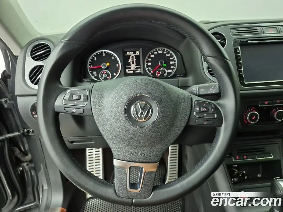 Volkswagen Tiguan 2014 2.0 автомат (гидро), фото 10 Volkswagen Tiguan 2014 2.0 автомат (гидро), фото 10