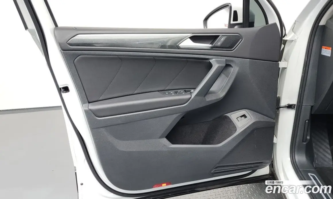 Volkswagen Tiguan 2023 2.0 автомат (гидро), фото 14 Volkswagen Tiguan 2023 2.0 автомат (гидро), фото 14
