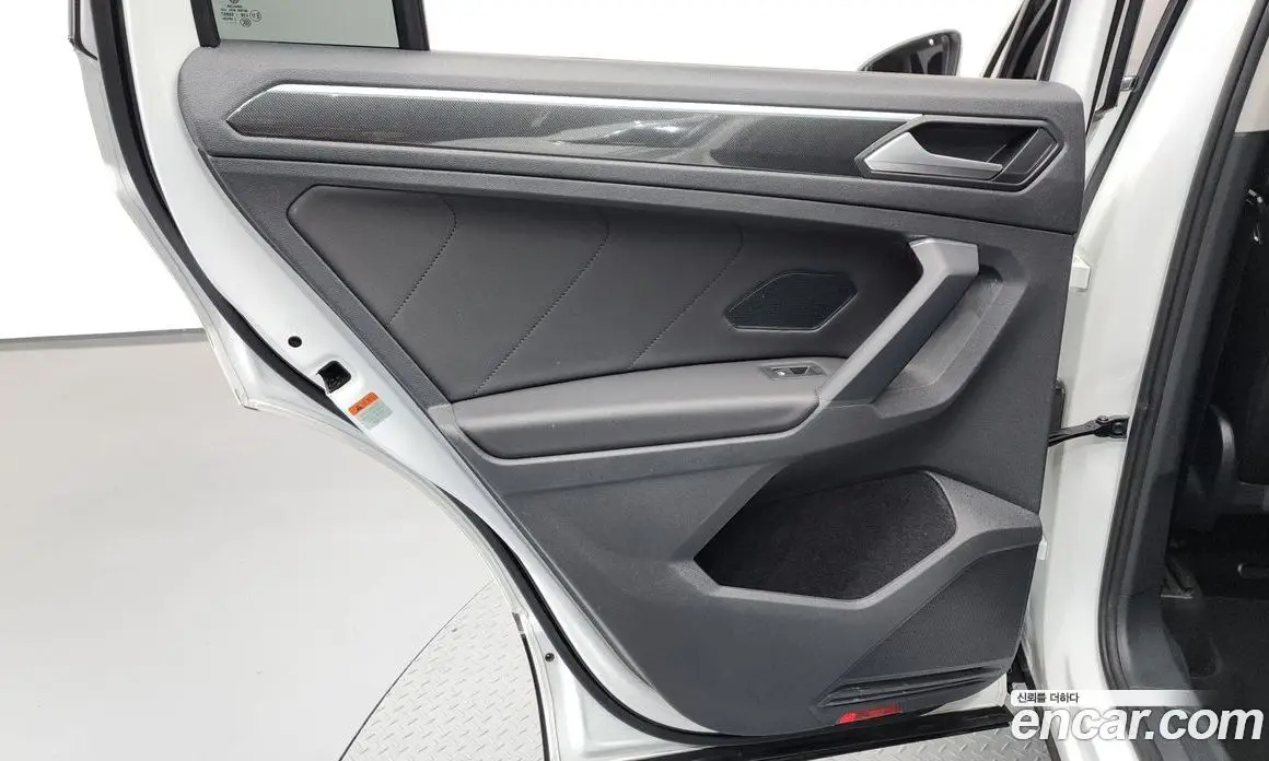 Volkswagen Tiguan 2023 2.0 автомат (гидро), фото 15 Volkswagen Tiguan 2023 2.0 автомат (гидро), фото 15
