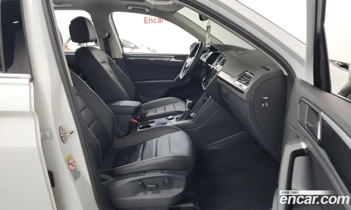 Volkswagen Tiguan 2023 2.0 автомат (гидро), фото 16 Volkswagen Tiguan 2023 2.0 автомат (гидро), фото 16