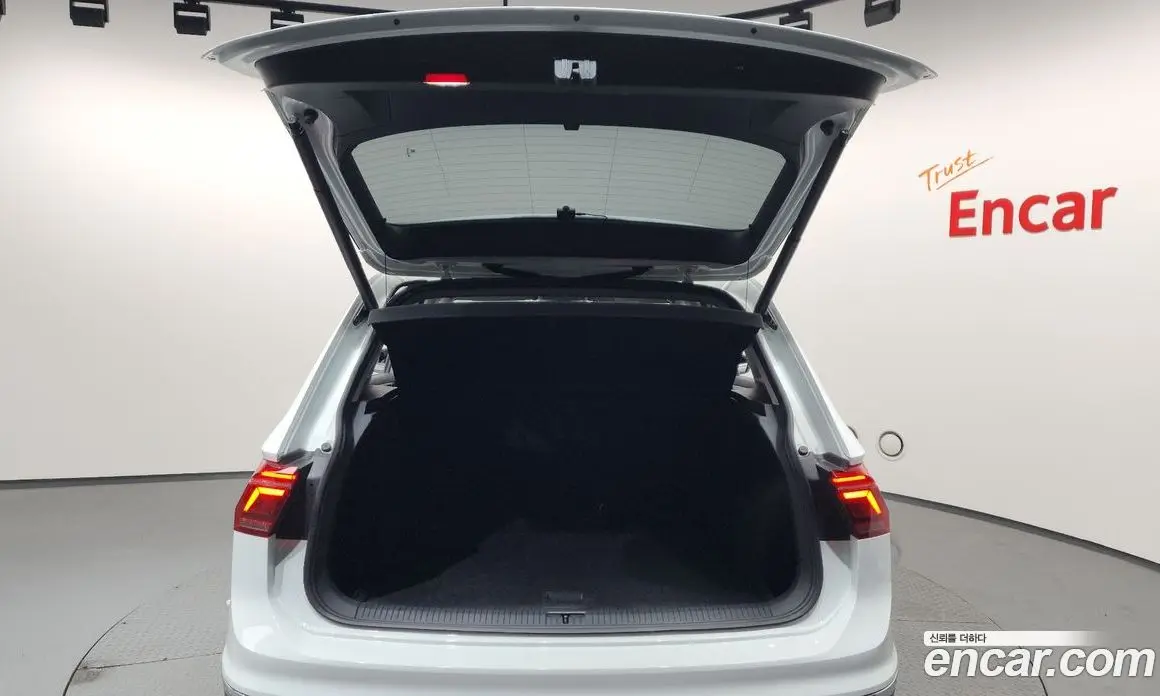 Volkswagen Tiguan 2023 2.0 автомат (гидро), фото 26 Volkswagen Tiguan 2023 2.0 автомат (гидро), фото 26