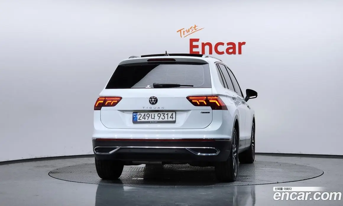 Volkswagen Tiguan 2023 2.0 автомат (гидро), фото 4 Volkswagen Tiguan 2023 2.0 автомат (гидро), фото 4