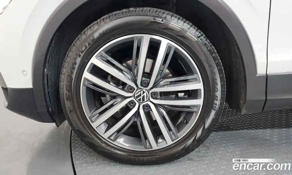 Volkswagen Tiguan 2023 2.0 автомат (гидро), фото 5 Volkswagen Tiguan 2023 2.0 автомат (гидро), фото 5
