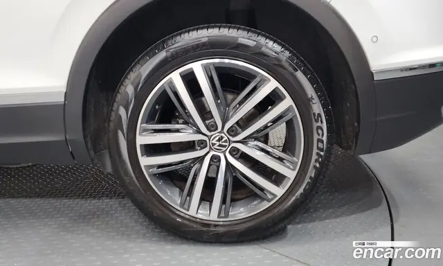 Volkswagen Tiguan 2023 2.0 автомат (гидро), миниатюра 7 Volkswagen Tiguan 2023 2.0 автомат (гидро), миниатюра 7