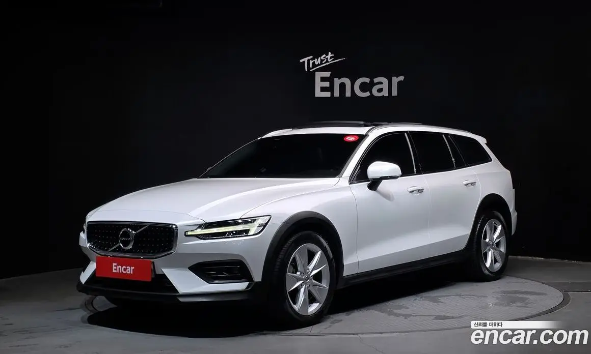 Volvo V60 2019 2.0 автомат (гидро), фото 1 Volvo V60 2019 2.0 автомат (гидро), фото 1