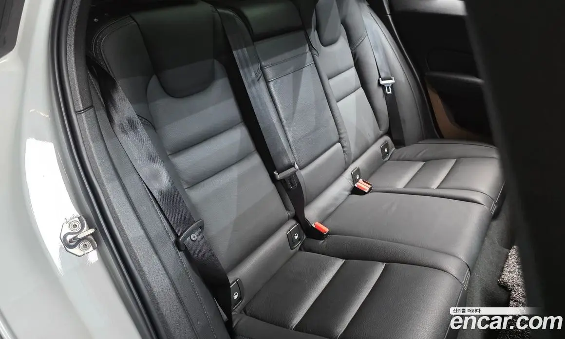 Volvo V60 2019 2.0 автомат (гидро), фото 11 Volvo V60 2019 2.0 автомат (гидро), фото 11